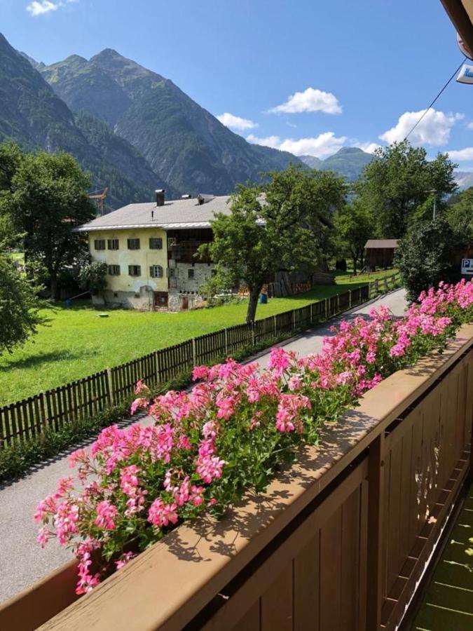 Pension & Ferienwohnungen Haus Edelweiss Holzgau Dış mekan fotoğraf