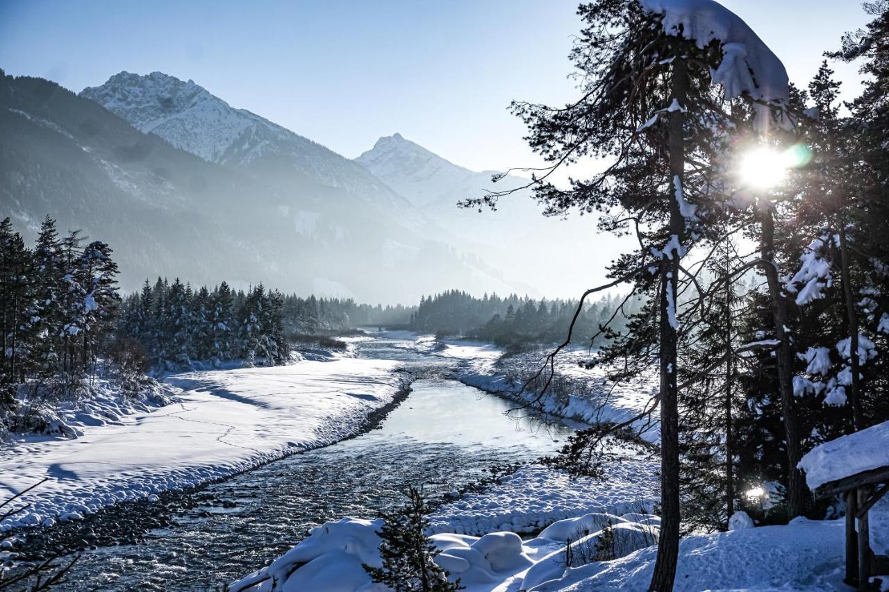 Pension & Ferienwohnungen Haus Edelweiss Holzgau Dış mekan fotoğraf